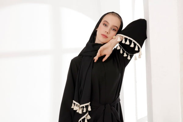 Tuana Püskül Detaylı Siyah Abaya