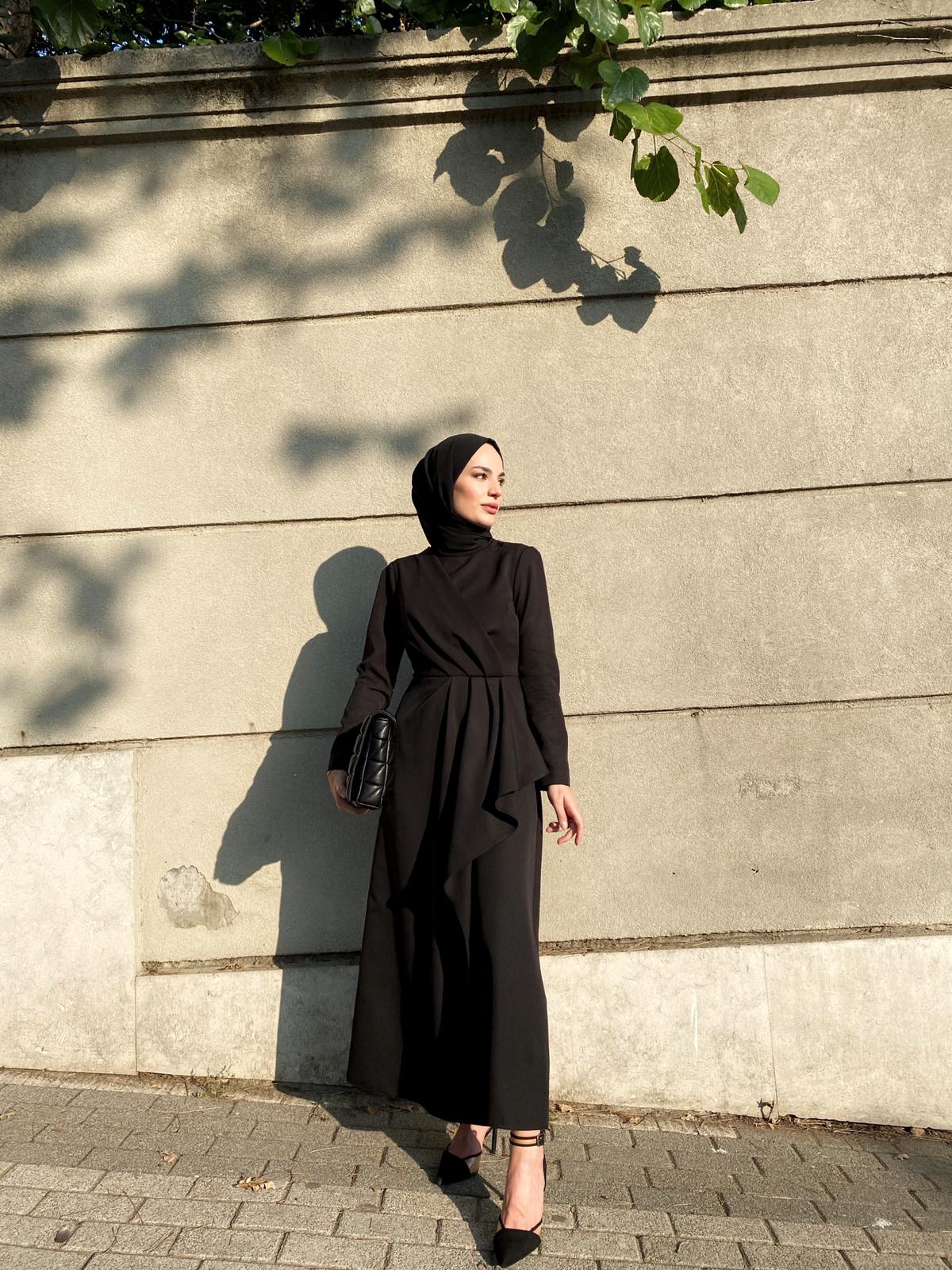 فستان سهرة فيكتوريا كريب أسود